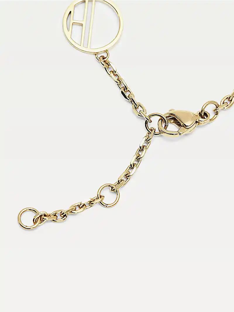 Tommy Hilfiger Kadın Bileklikleri: Şıklık ve Kalitenin Modern Tasarımları