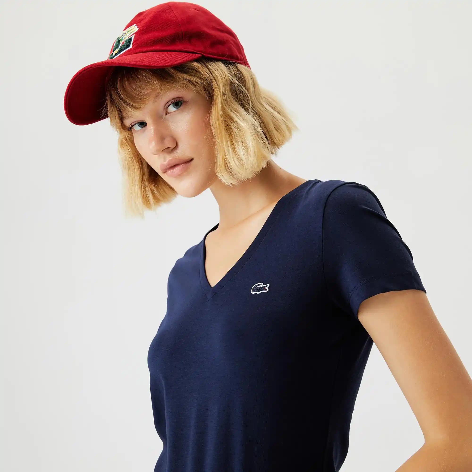 Uygun Fiyatlı Bayan Lacoste T-Shirtleri: Şıklık ve Ekonomiyi Bir Arada Yakalayın