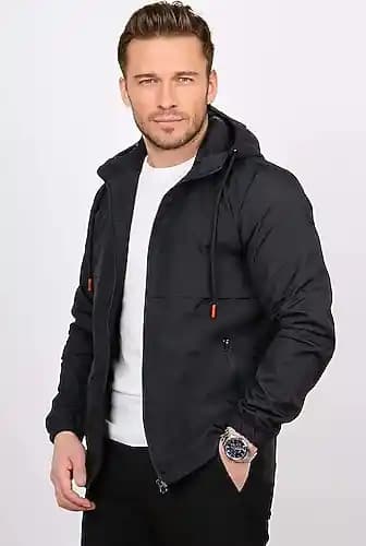 Uygun Fiyatlı Erkek Giyim Rehberi: Stil ve Ekonomiyi Bir Arada Yakalamak