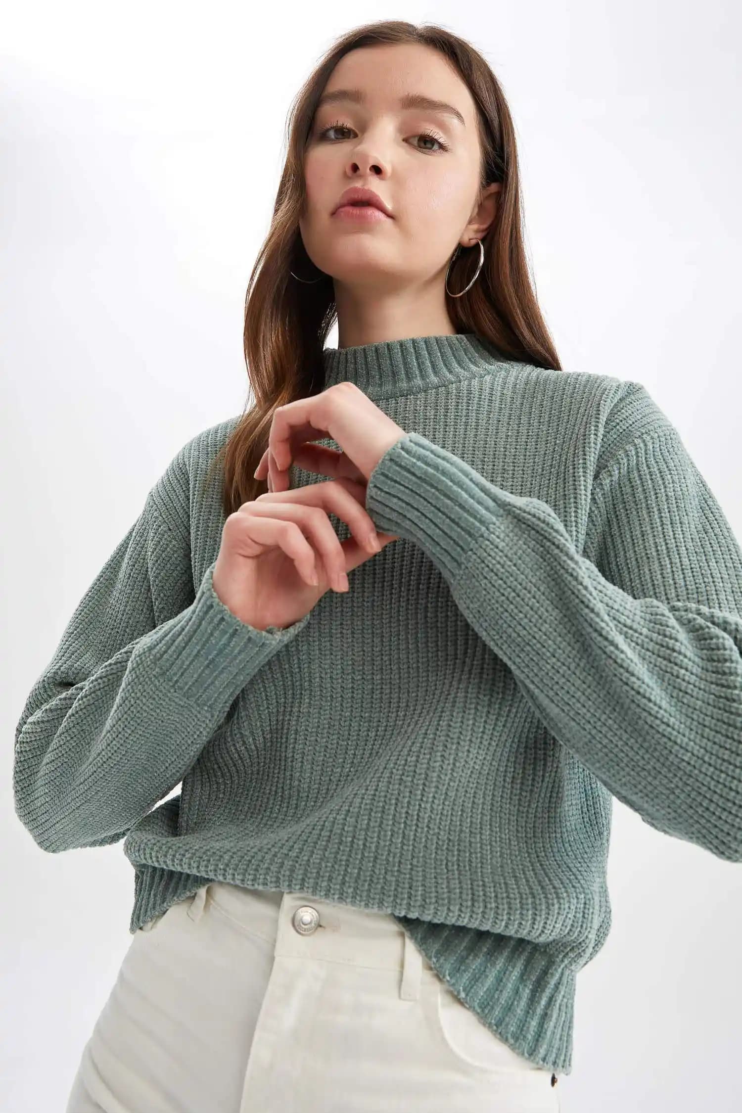 Yarım Balıkçı Yaka Kazaklar: Moda Dünyasında Zamansız Şıklık ve Çok Yönlülük