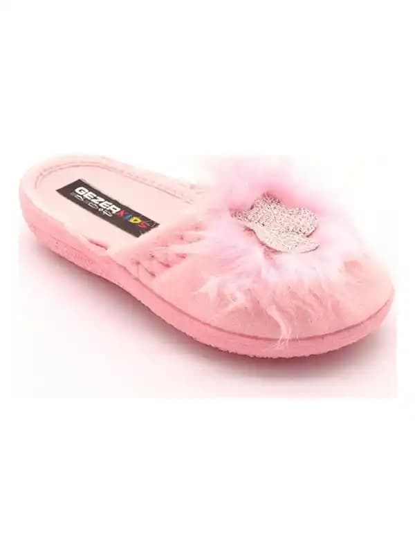 Yaz Aylarında Kız Terlikleri: Moda ve Konforun Birlikte Sunulduğu Trendler