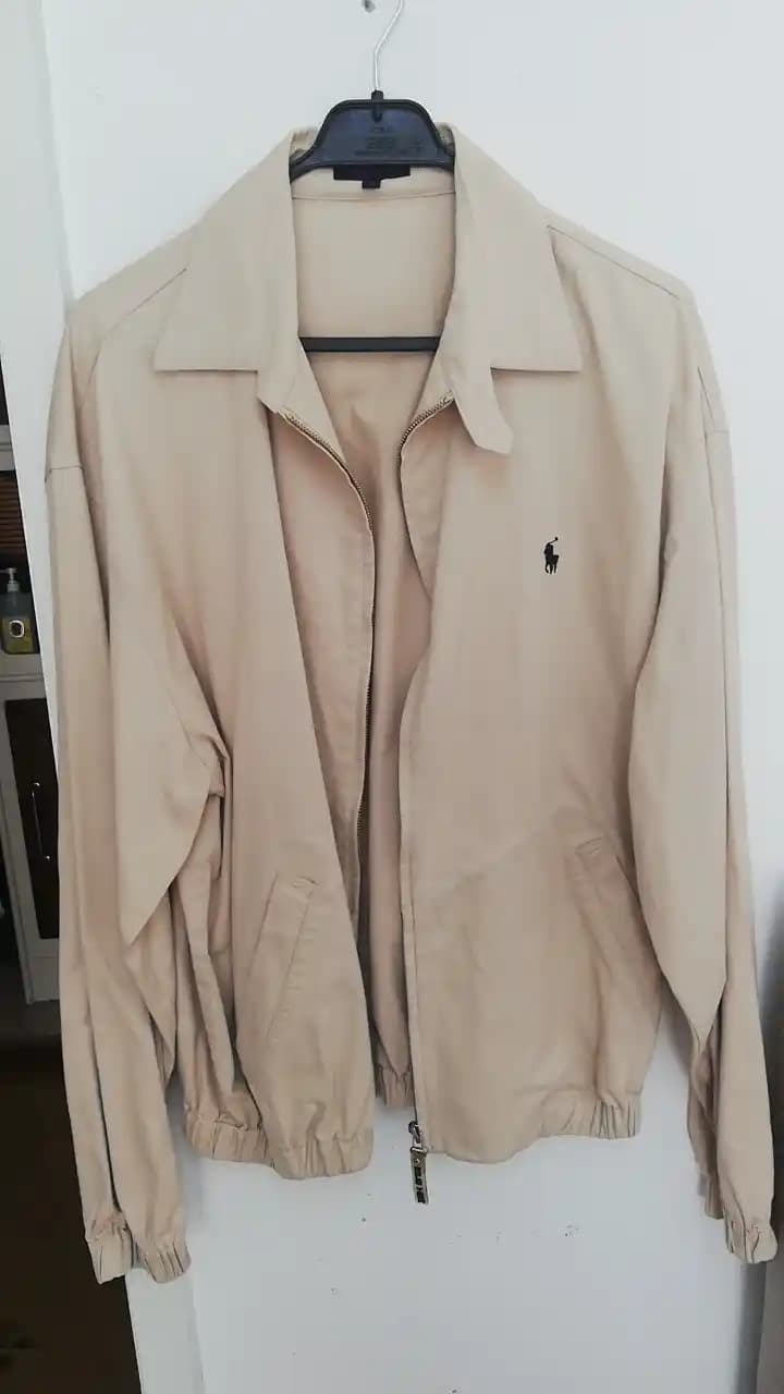 Yaz Aylarında Şıklık ve Konfor Sunan Polo Yazlık Mont Koleksiyonu Rehberi