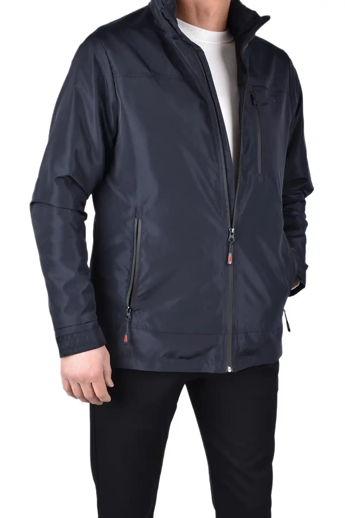 Yazlık Montlar: Yaz Aylarında Şıklık ve Konfor Sunan Modeller ve Trendler