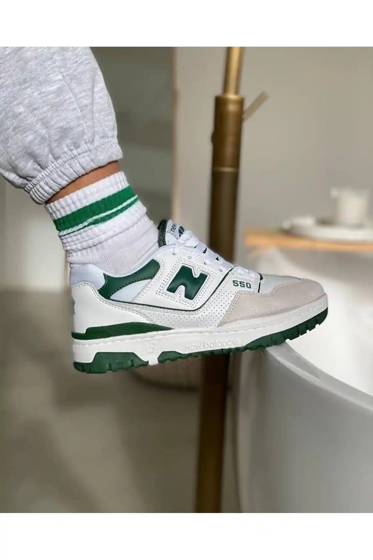Yeni Balance 550 Kadın Yeşil Spor Ayakkabılarının Moda ve Konfor Birliği