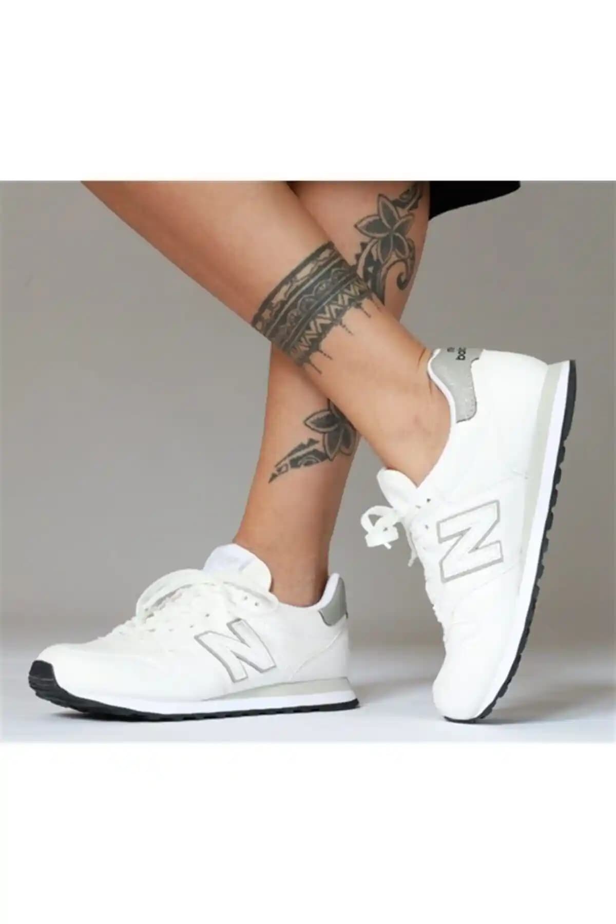 Yeni Balance Kadın Beyaz Spor Ayakkabıları Moda ve Fonksiyonelliğin Mükemmel Buluşması
