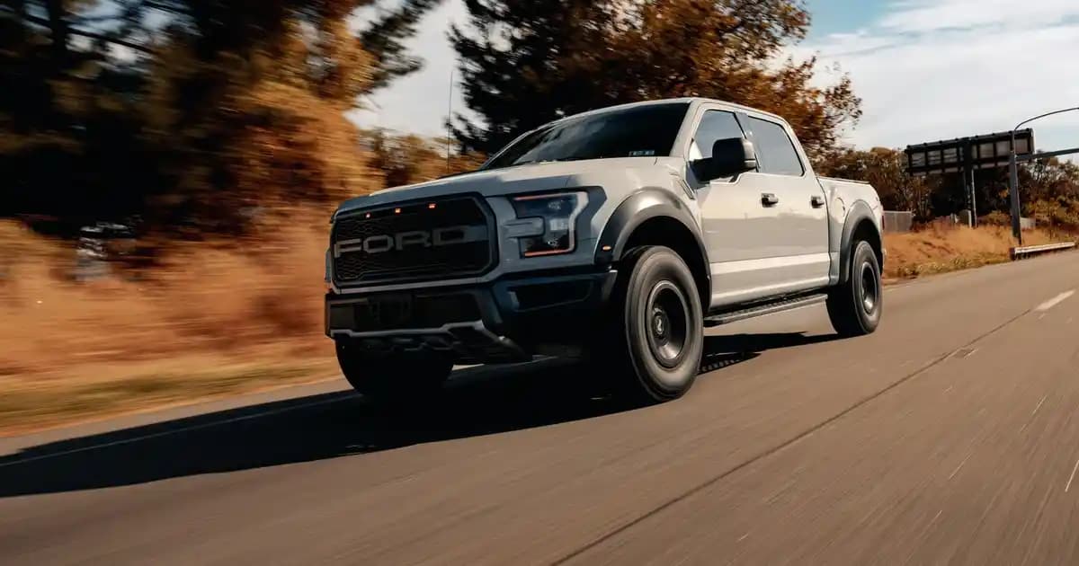 2025'te Beyaz Mezuniyet Elbisesiyle Yeni Başlangıçların Sırrı