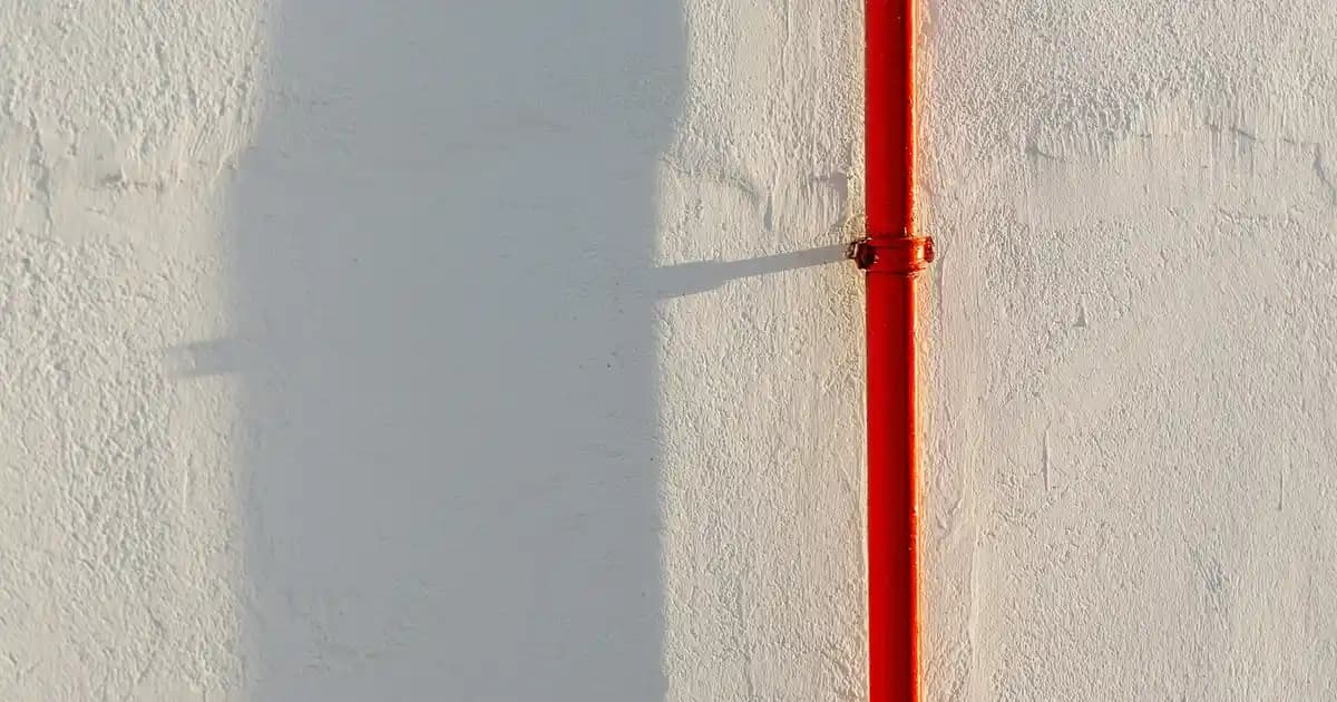 2025'te Zara'nın Desenli Gömlek ve Elbiseleriyle Tarzınızı Yenileyin