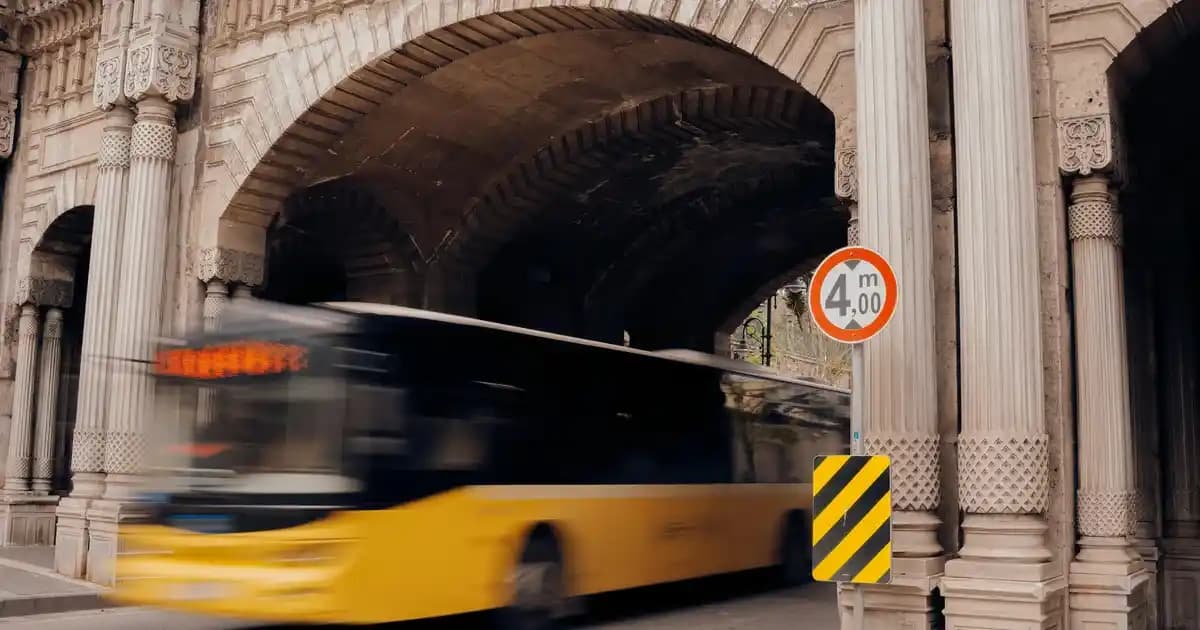 El Örgüsü Kısa Hırka Modelleri: Güncel Trendler ve Stil Önerileri