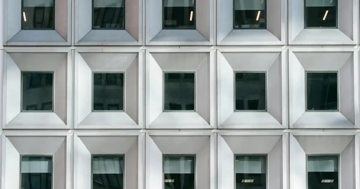 Eteği Volanlı Mini Elbise Modelleri ve Trendleri Hakkında Kapsamlı Bilgi