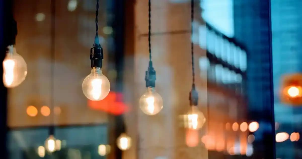 Fitilli Pantolon Nedir? Moda Trendleri ve Kombin İpuçlarıyla Şıklık Sağlayın