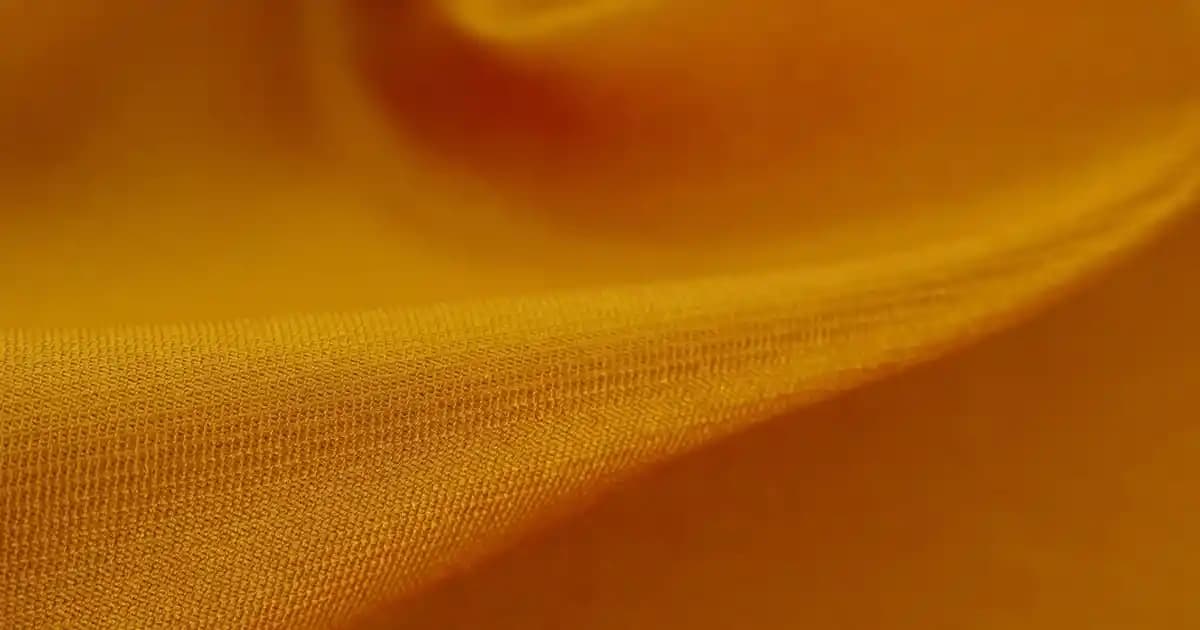 Gri Parlak Elbise: Modern ve Şık Tasarımlarla Zarif Görünüm Yaratma Rehberi