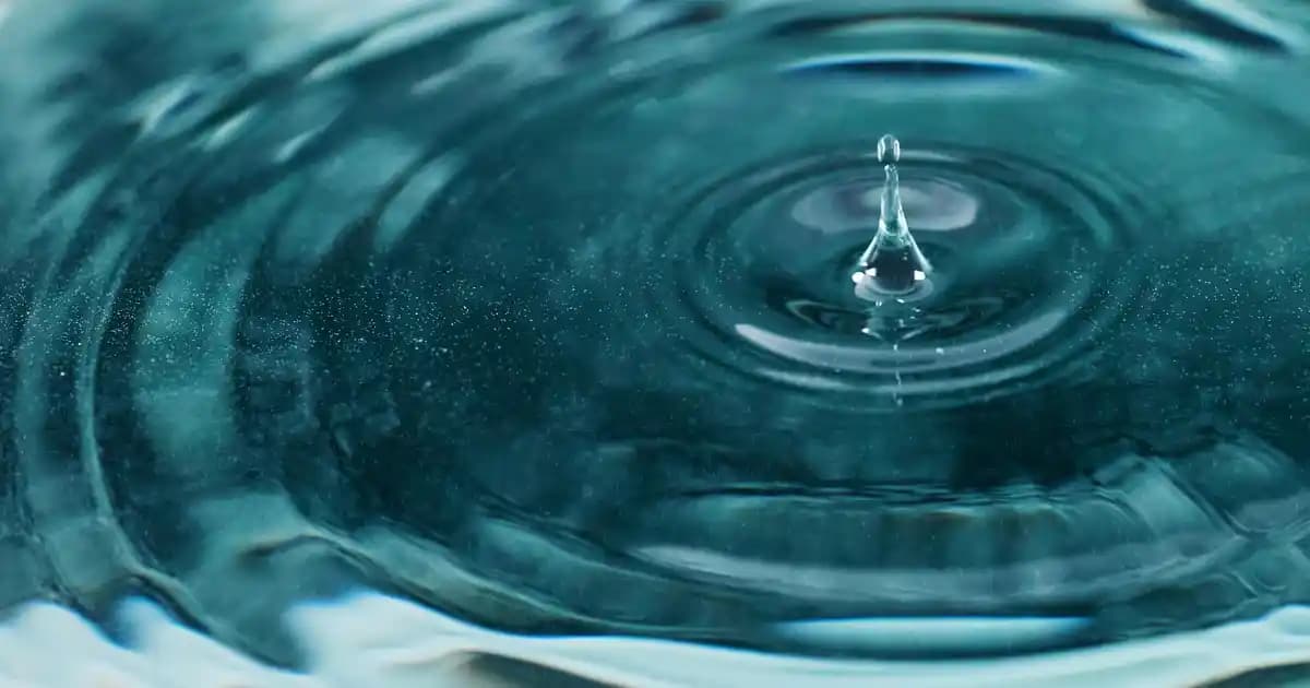 Kadife Kırmızı Elbise Seçenekleri ve Stil İpuçlarıyla Şıklığınızı Yükseltin