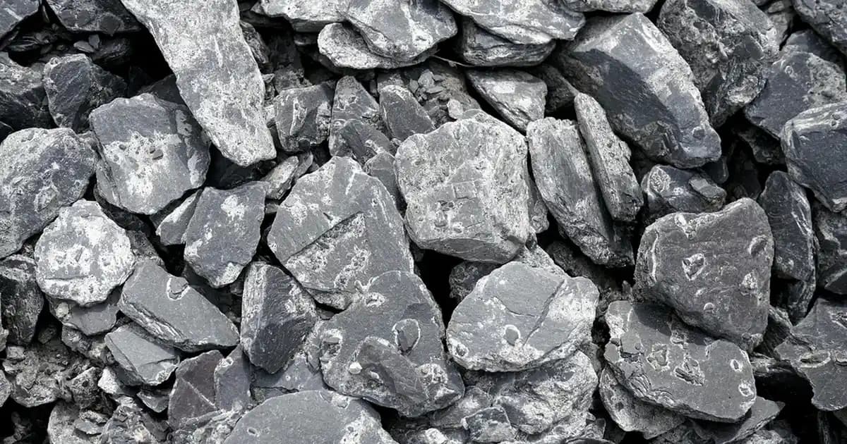 Kadın Saten Takım Elbise Trendleri ve Kombinasyon Önerileri 2023