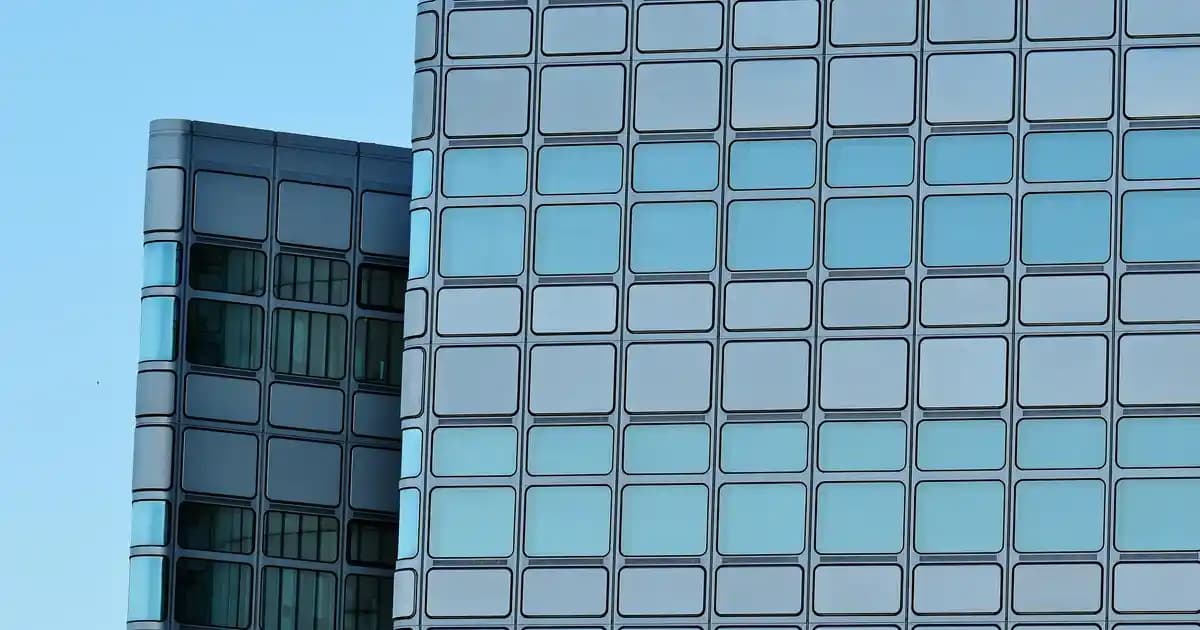 Kadın Siyah Pantolon Modelleri ve Kombin İpuçlarıyla Şıklığınızı Yükseltin