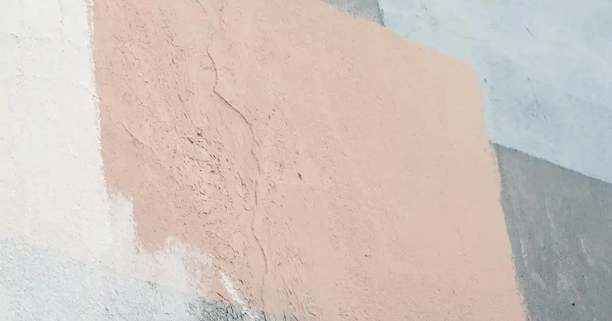 Koyu Kahverengi Erkek Pantolonları: Şıklık ve Rahatlık Sunan Modern Seçenekler