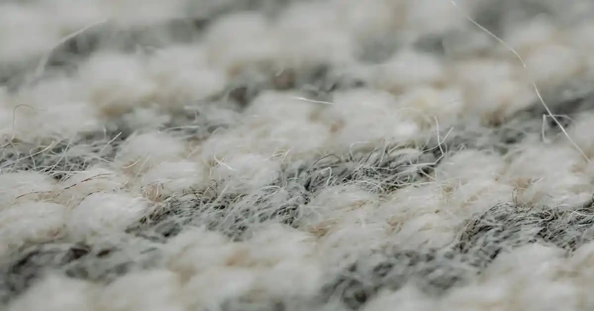 Kruvaze Gömlek Nedir ve Neden Moda Dünyasında Popüler Halde
