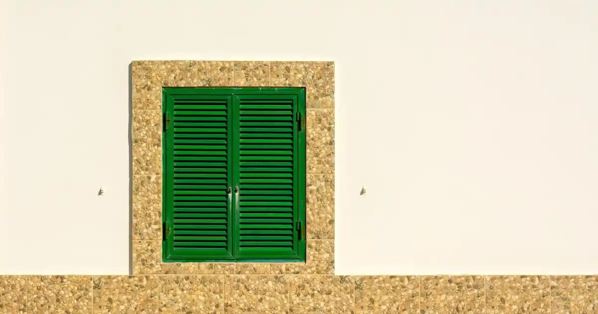 2025'te Omzu Açık Elbise ve Saç Modasıyla Şıklığınızı Yansıtın