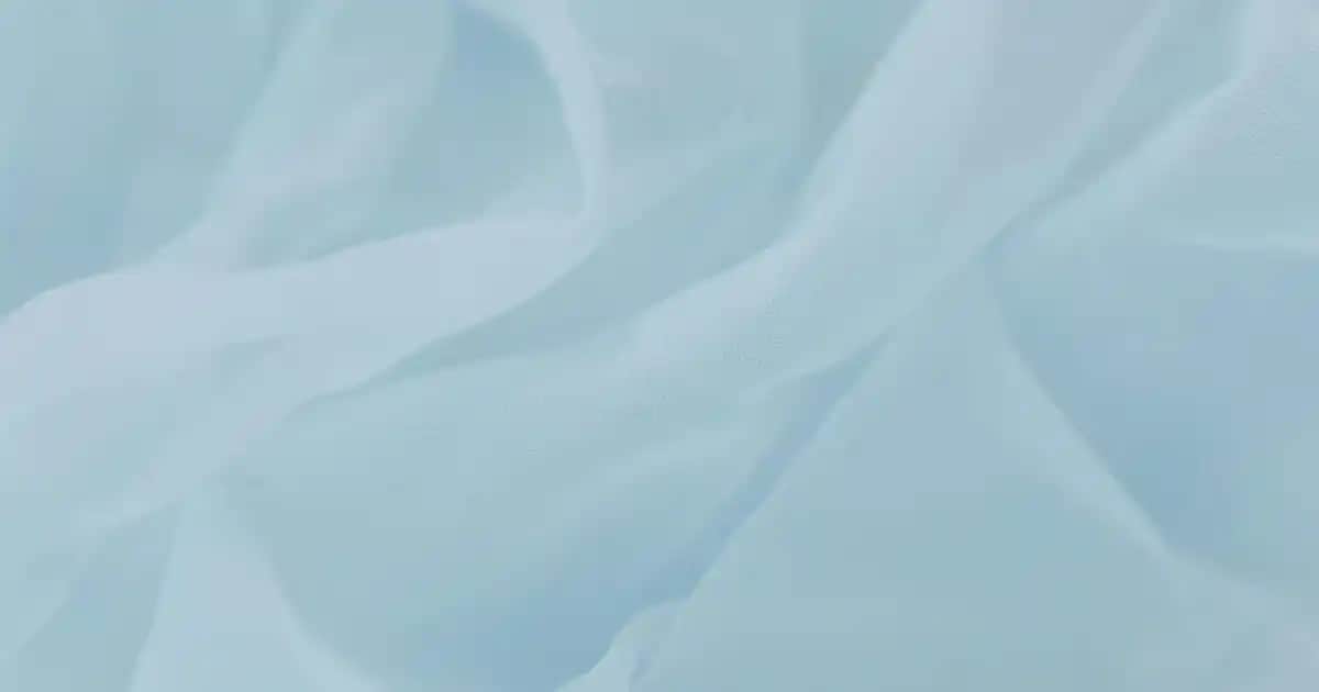 Saten Çizgili Gömlekler: Şıklık ve Rahatlığın Modern Buluşması