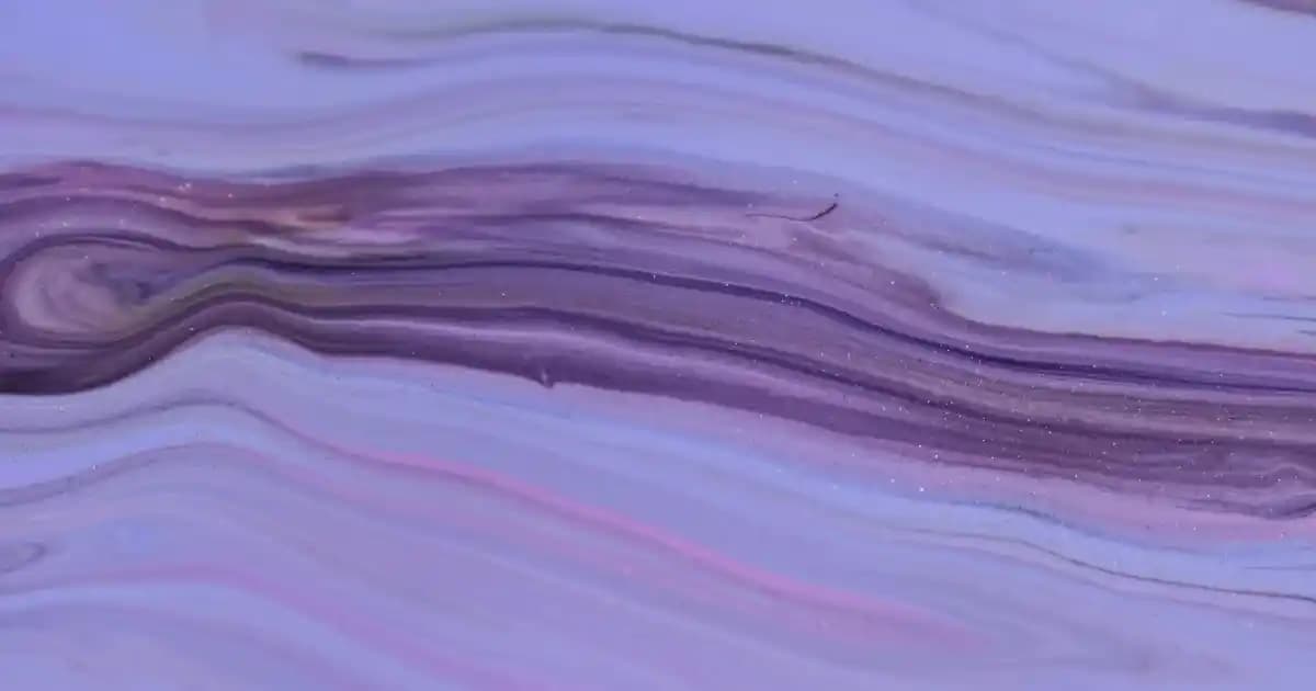 Siyah Saten Pantolon ile Şıklık ve Rahatlığı Bir Arada Yakalayın