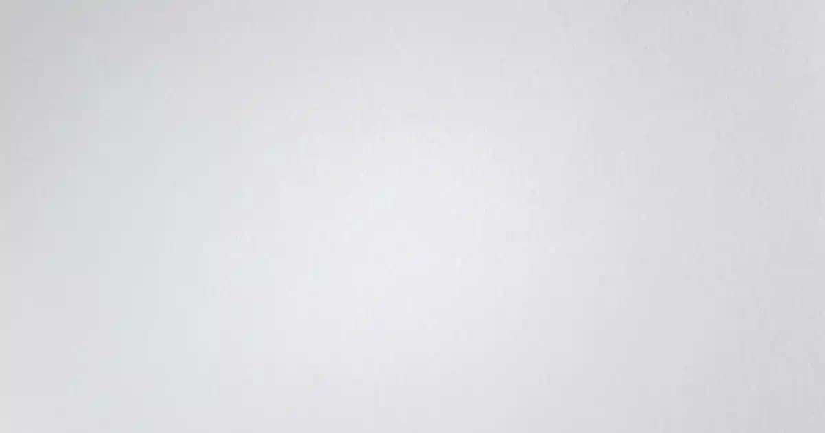 2025'te Sütlü Kahve Pantolonlarla Şıklığınızı Zirveye Taşıyın