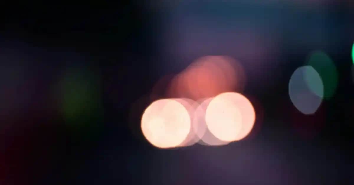 Yakasız Beyaz Gömlek Modası: Modern ve Şık Kombinasyonlar İçin Rehber