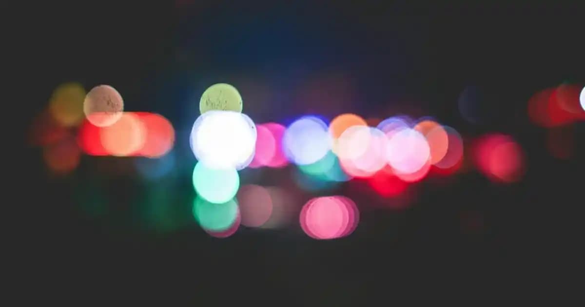 2025'te Zara Fisto İşlemeli Elbiselerle Şıklıkta Yeni Dönem Başlıyor