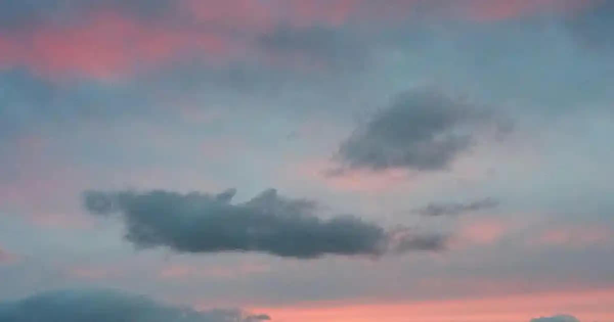 2025'te Zara Halter Yaka Elbise ile Şıklık ve Rahatlık Bir Arada