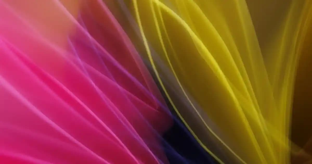 2025'te Zara'nın Turuncu Elbise Koleksiyonu ile Tarzınızı Baştan Yaratın