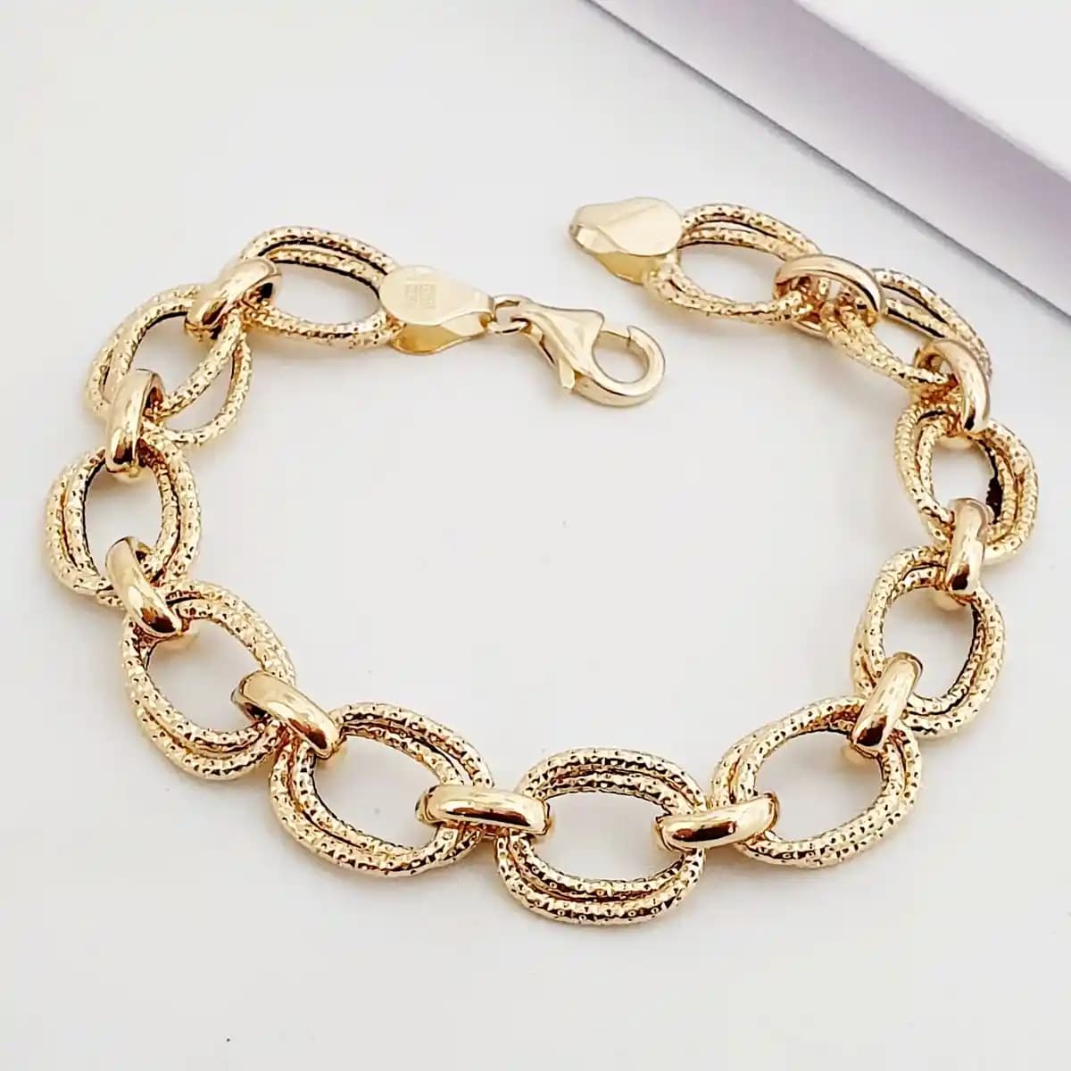 2024 Moda Trendlerine Uygun Şık ve Güncel Bileklik Modelleri Rehberi