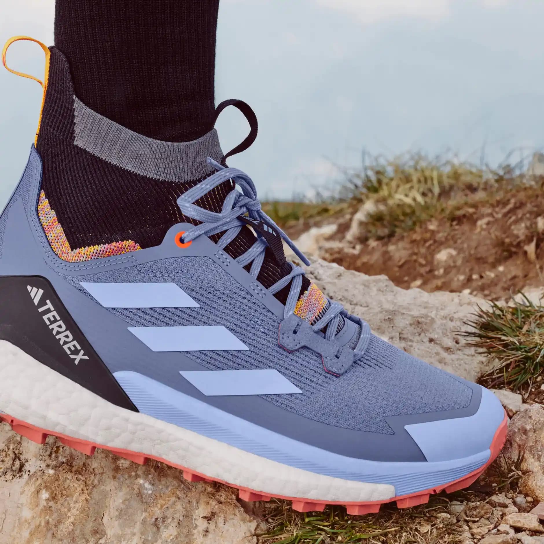 adidas Terrex Free Hiker 2.0: Modern Tasarım ve Yüksek Performanslı Açık Hava Ayakkabısı