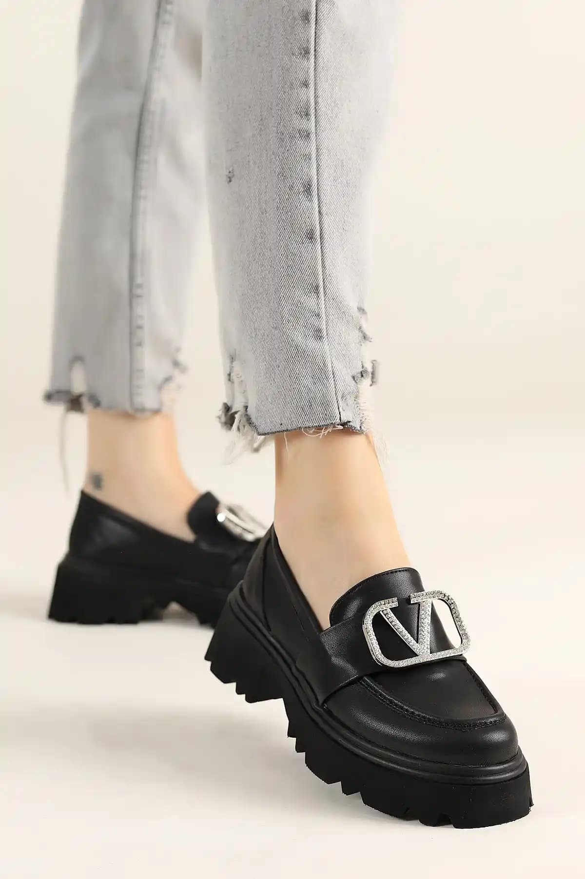 Ayakkabı Markaları ve Moda Dünyasında Stil ve Kalitenin Güncel Yansımaları