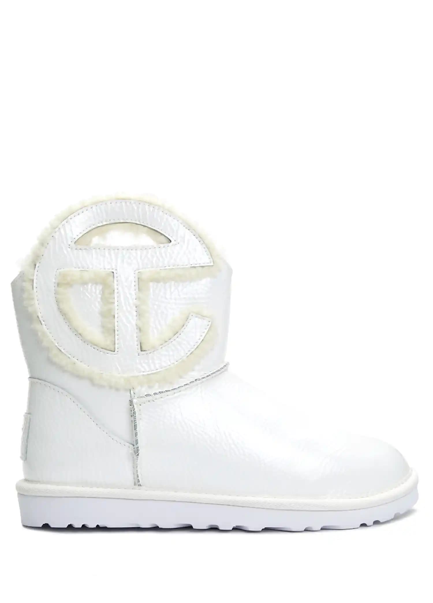 Beyaz Ugg Ayakkabılarla Şıklık ve Konforu Bir Arada Yakalayın