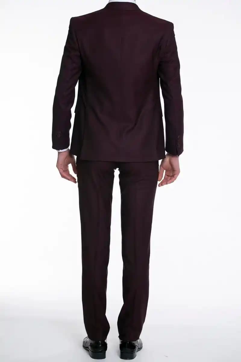 Bordo Takım Elbise Seçimi ve Kombinasyonları: Modern ve Şık Görünüm Rehberi