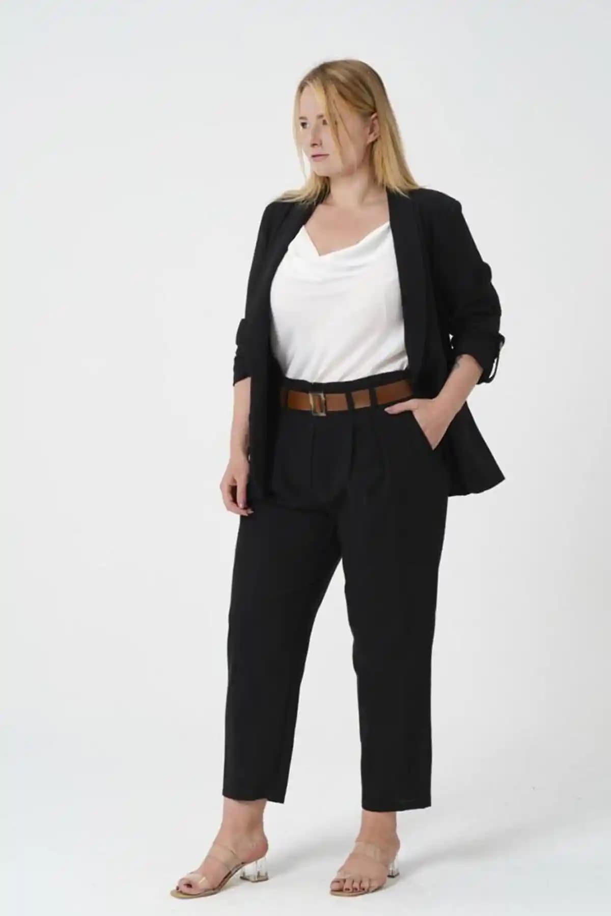 Büyük Beden Erkekler İçin Modern ve Şık XXL Takım Elbise Seçenekleri