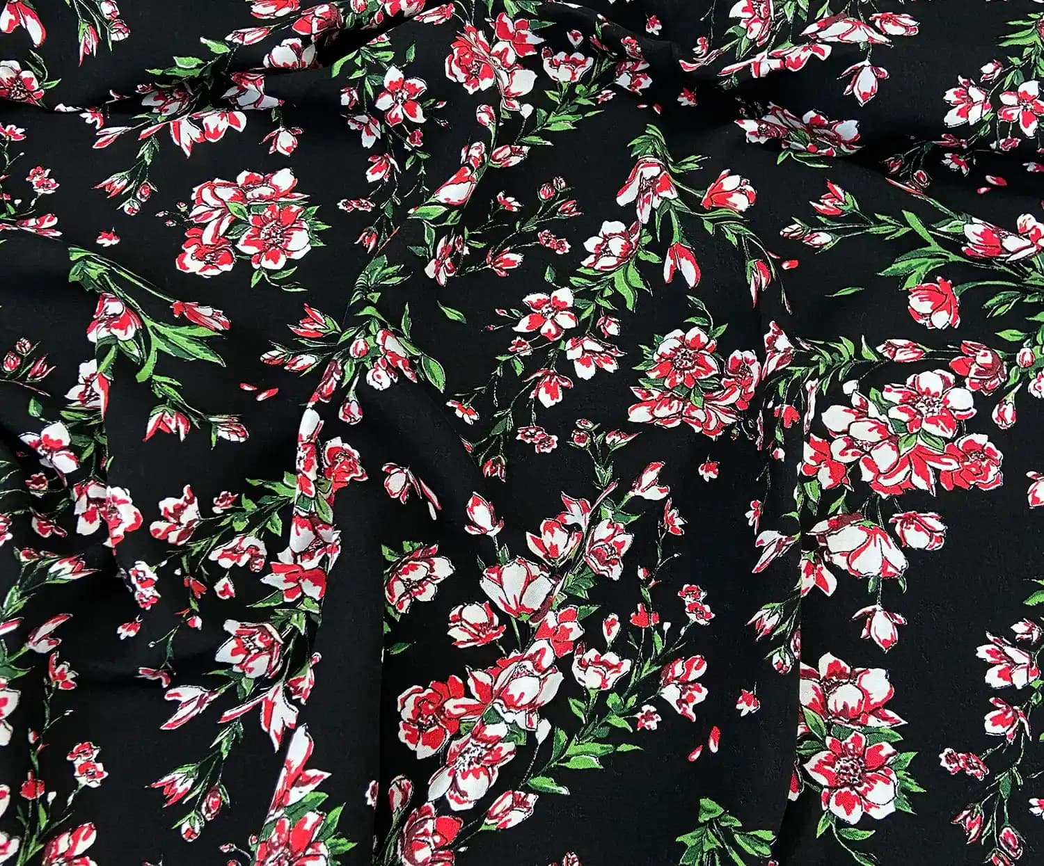 Çiçekli Viskon Kumaşın Moda Dünyasındaki Yeri ve Kullanım Önerileri