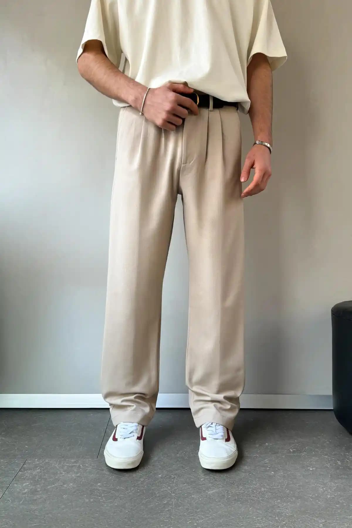 Çift Pileli Pantolon Nedir ve Moda Dünyasında Neden Popüler Oluyor