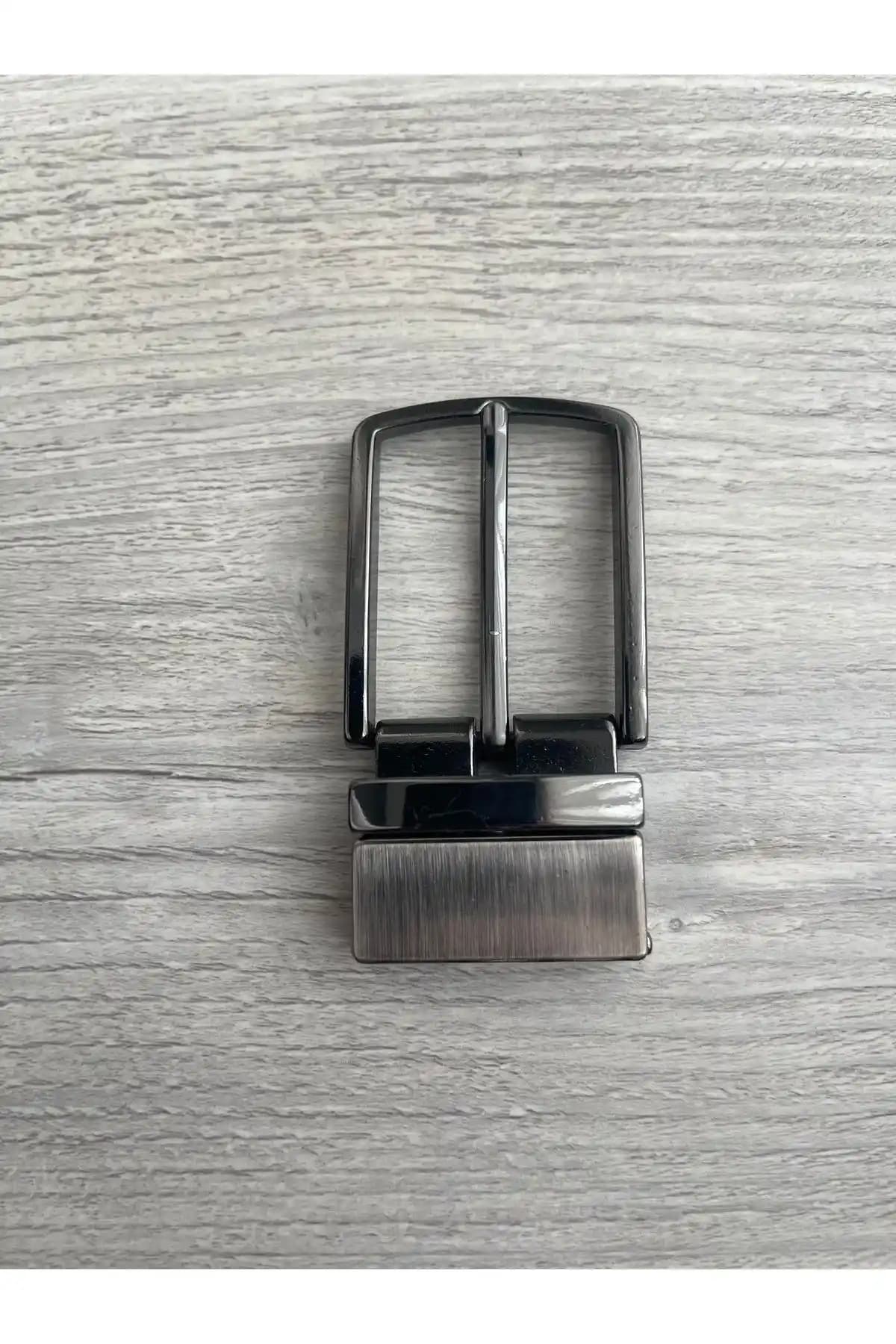 Çift Taraflı Kemer Tokası Modada Çok Yönlü ve Şık Bir Detay Olarak Öne Çıkıyor