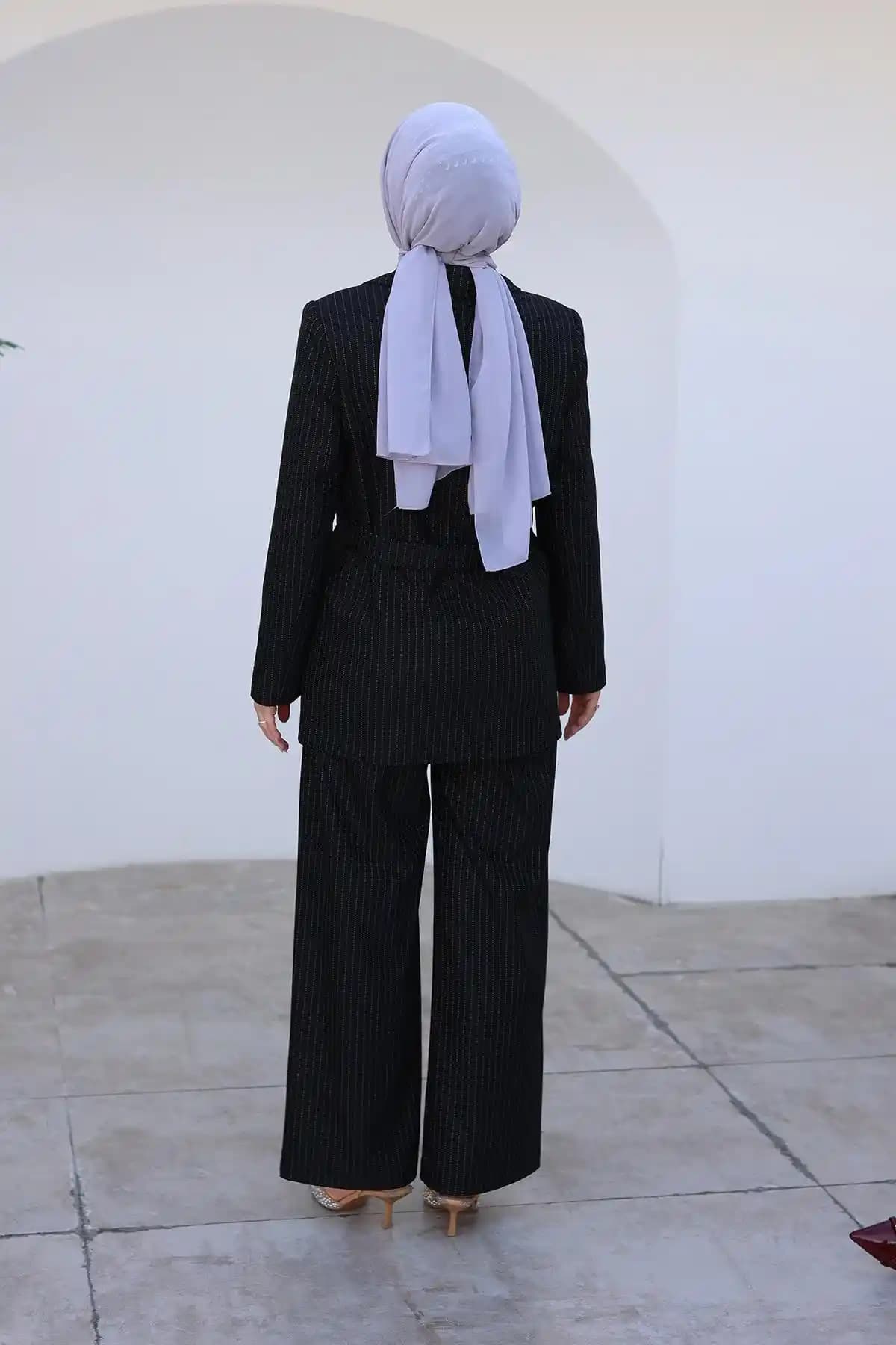 Çizgili blazer takımlar: modada zamansız şıklık ve stil önerileri