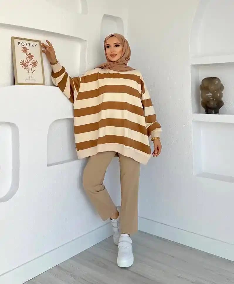 Çizgili Oversize Sweatshirt Modasında Rahatlık ve Şıklığın Birleşimi