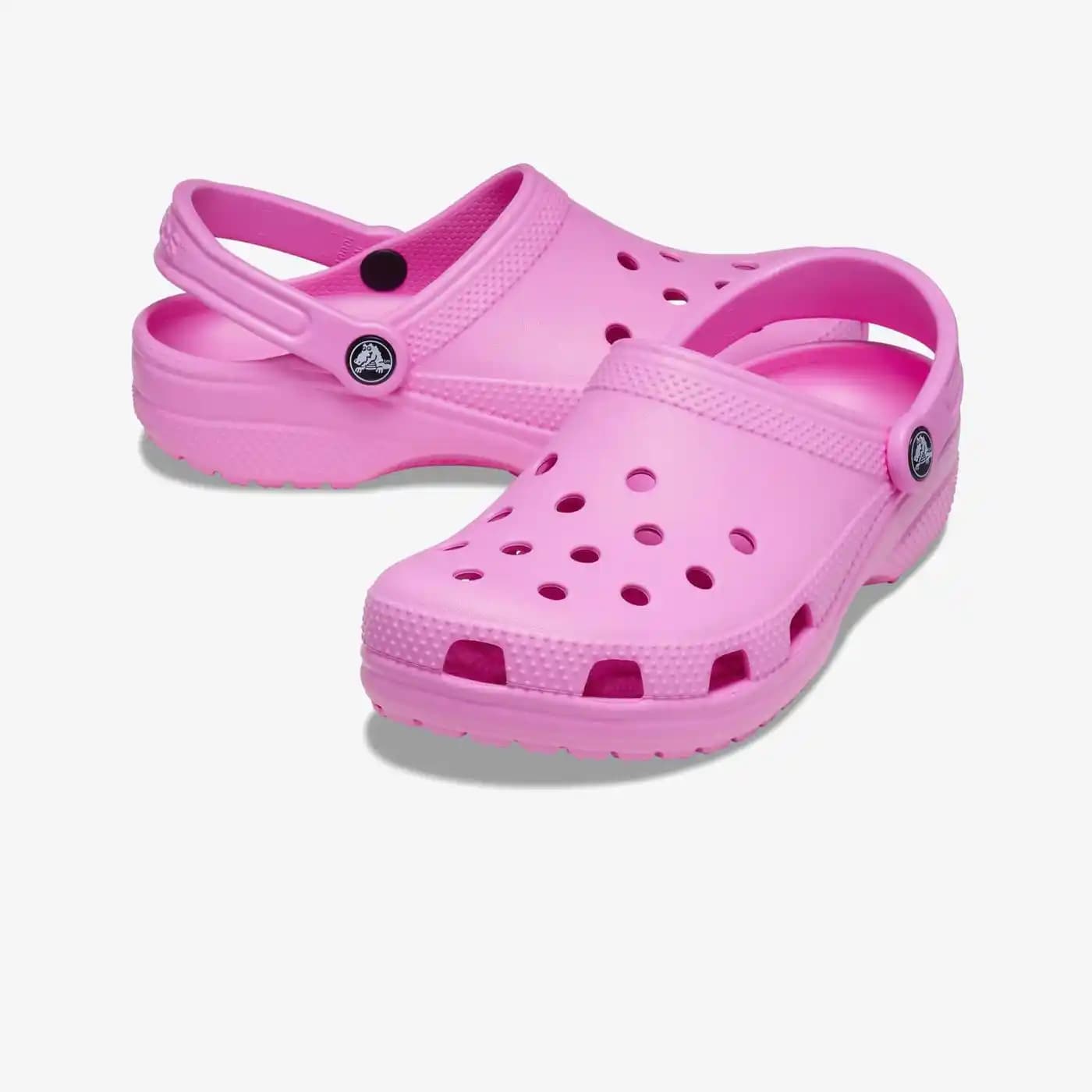 Crocs Terlikleri Moda Dünyasında Konfor ve Şıklığın Birleştiği Trendler