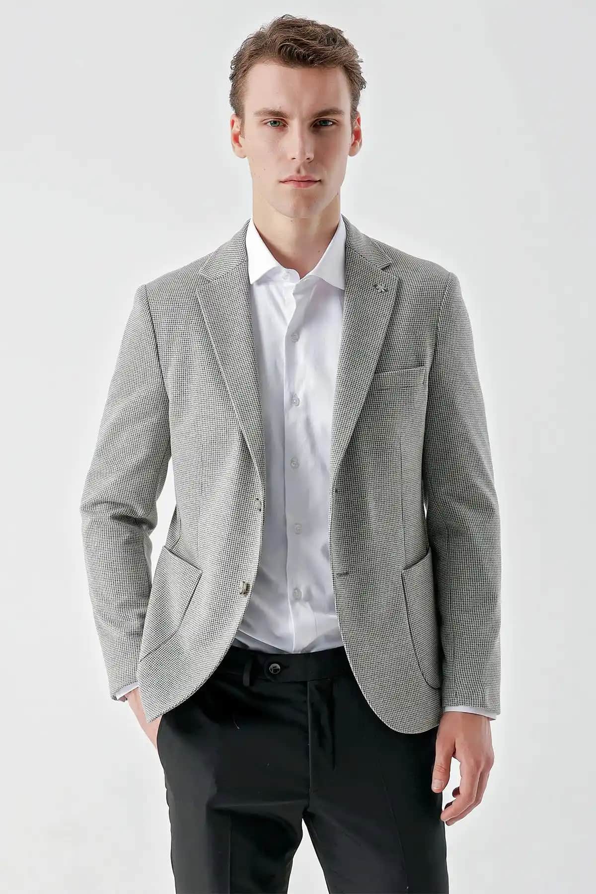 Erkek Ceketlerinde Cep ve Torba Detaylarıyla Şıklık ve Fonksiyonellik Artırma