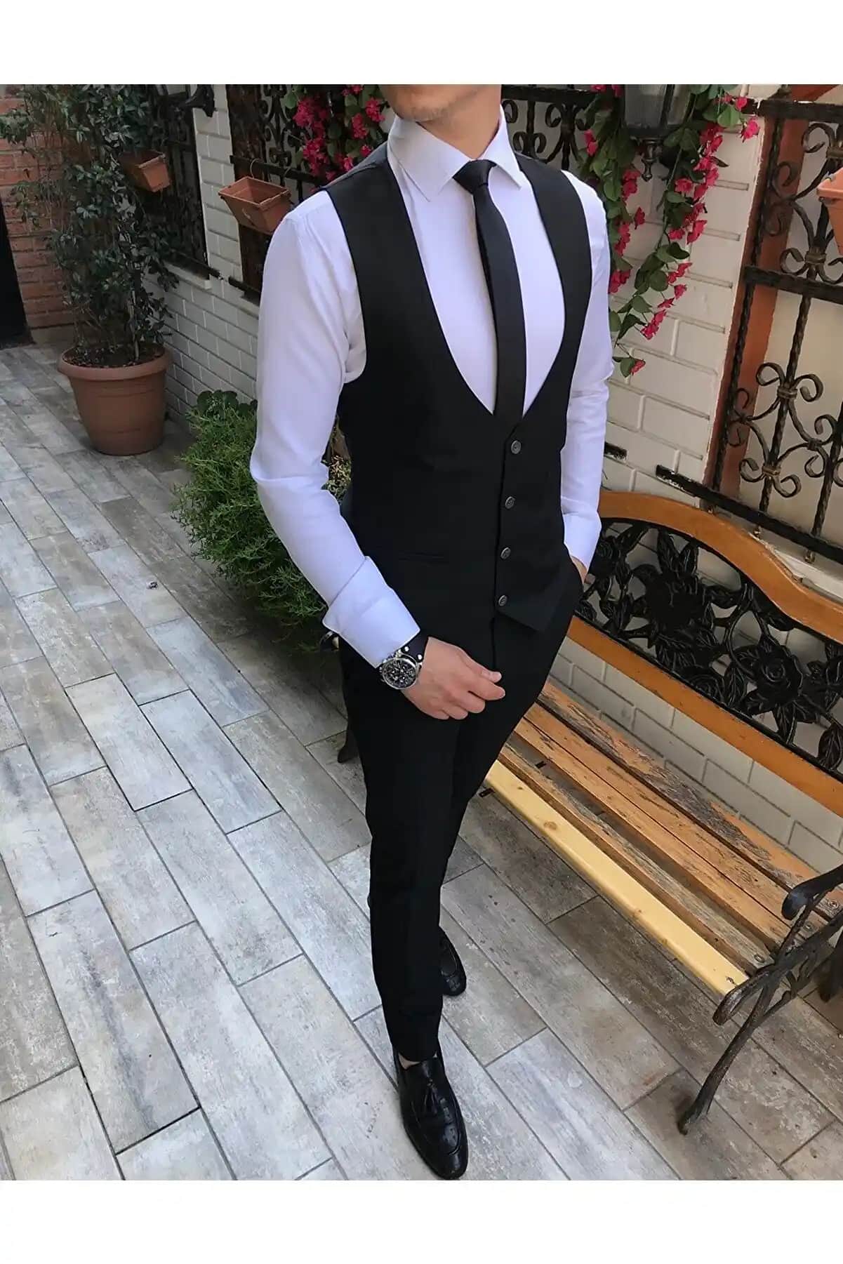 Erkek Moda Trendleri: Yelek ve Pantolon Takımlarının Güncel Önemi ve Stil İpuçları