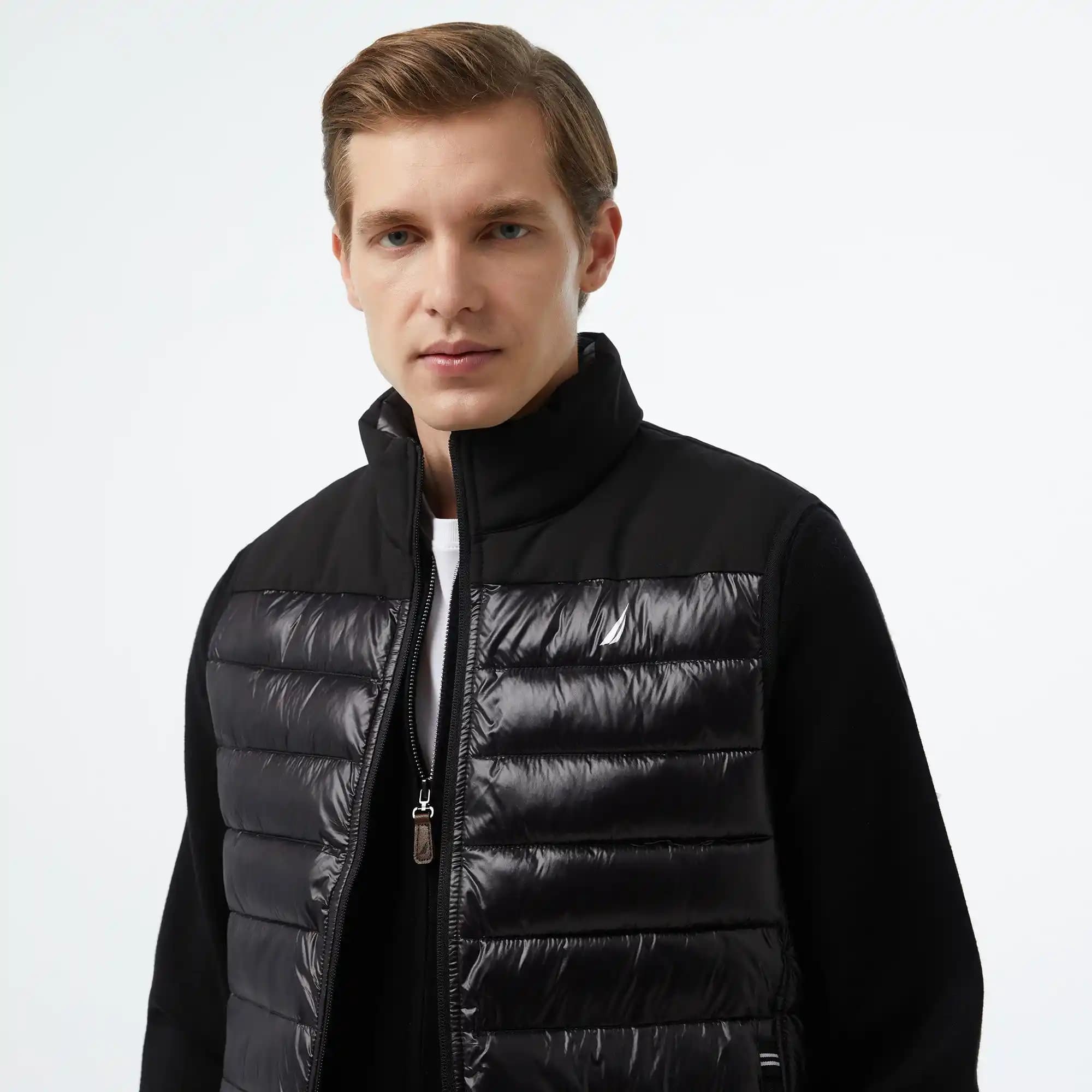 Erkek Modasında Çift Taraflı Yelekler: Çok Yönlü ve Şık Tasarımlarla Stil Yaratma