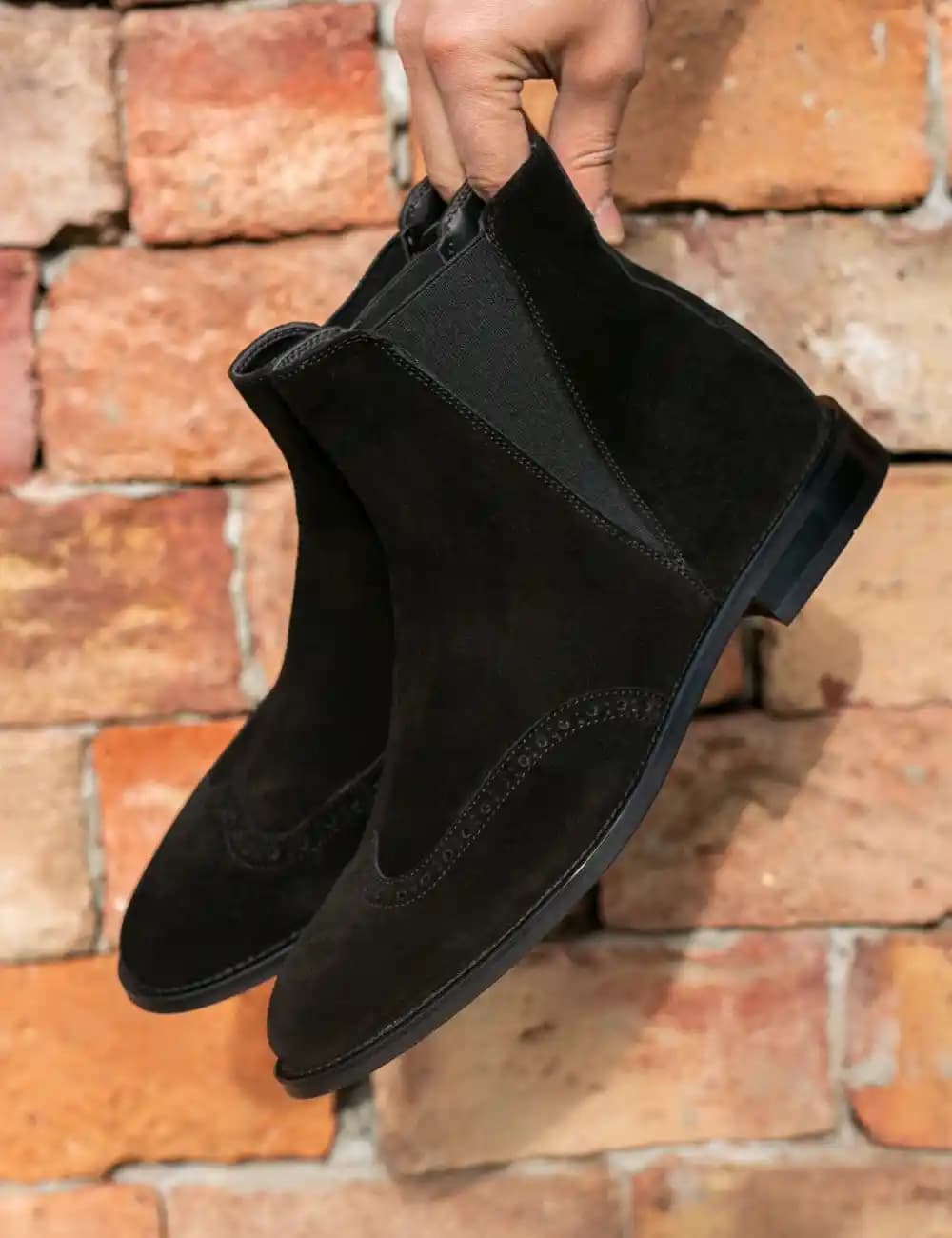 Erkek Modasında Süet Chelsea Botlar: Şıklık ve Konforun Modern Buluşması