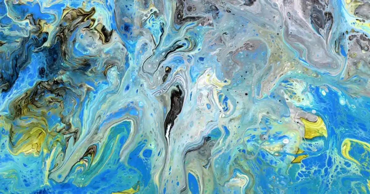 Erkek Modasında Uzun Gömlekler: Şıklık ve Konforu Bir Arada Sunan Trend Parça