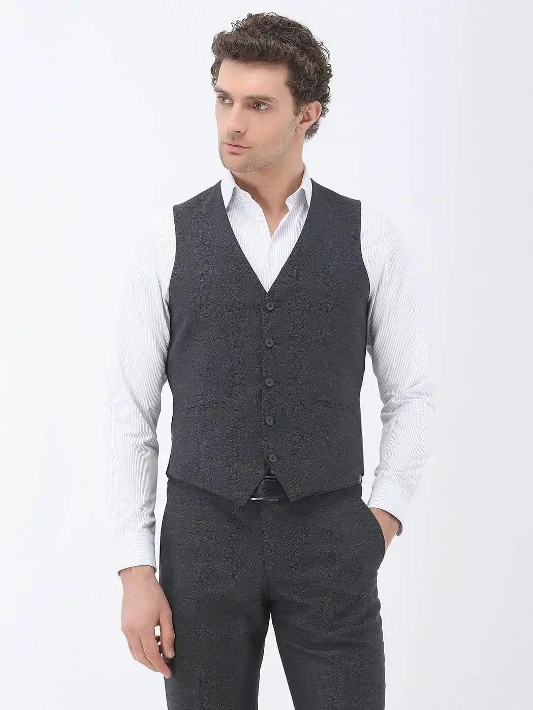 Erkek Yelekli Takımlar: Modern Stil ve Zarafetin Şık Buluşması