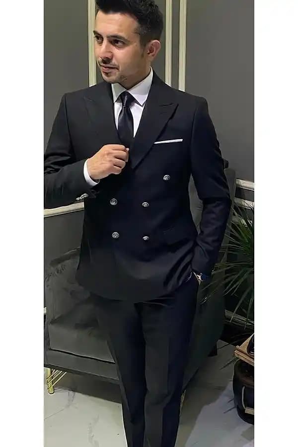 Erkekler İçin Özel Günlerde Takım Seçimi ve Moda Trendleri Rehberi