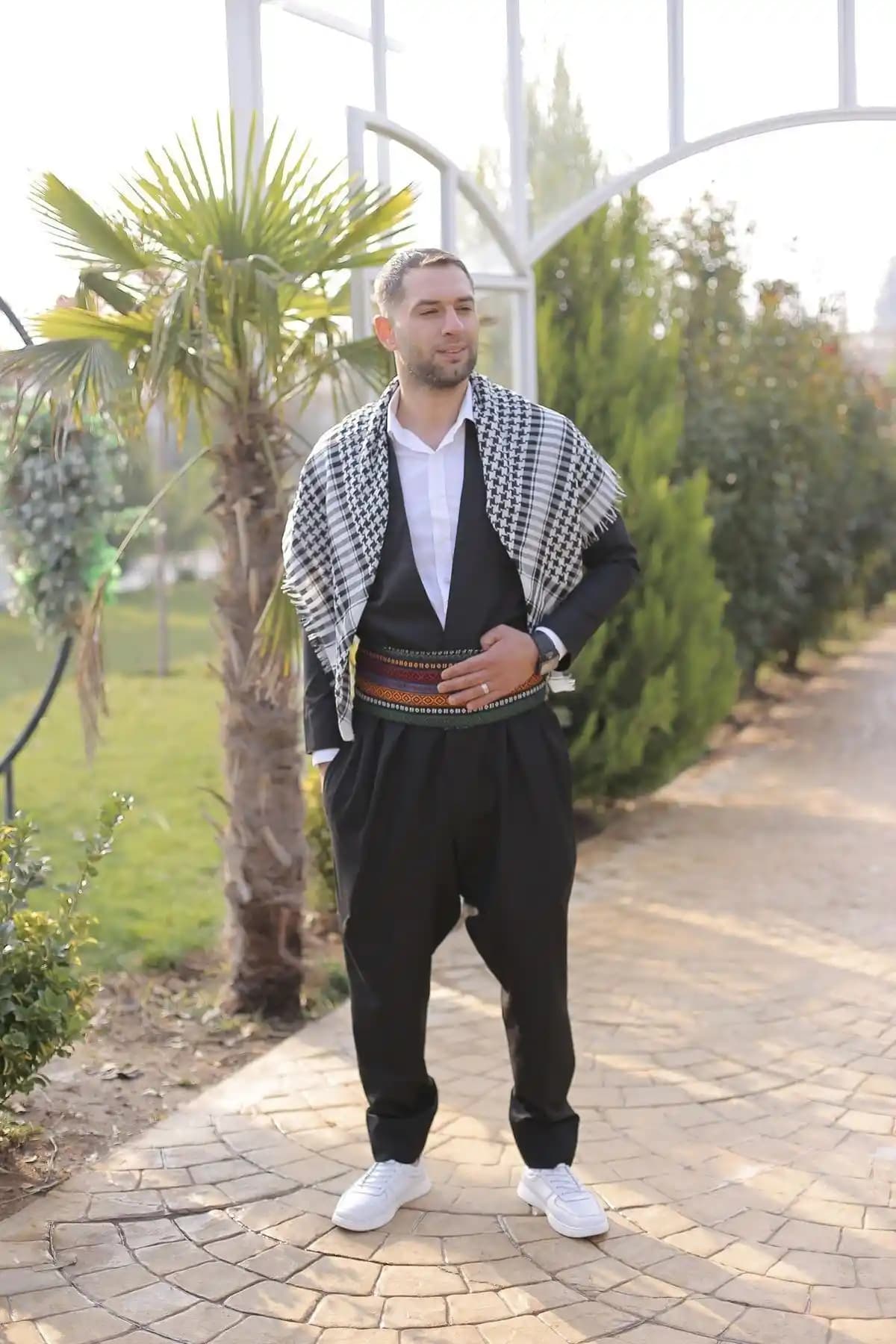 Erkekler İçin Spor Düğün Kıyafetleri: Şıklık ve Rahatlığın Mükemmel Buluşması