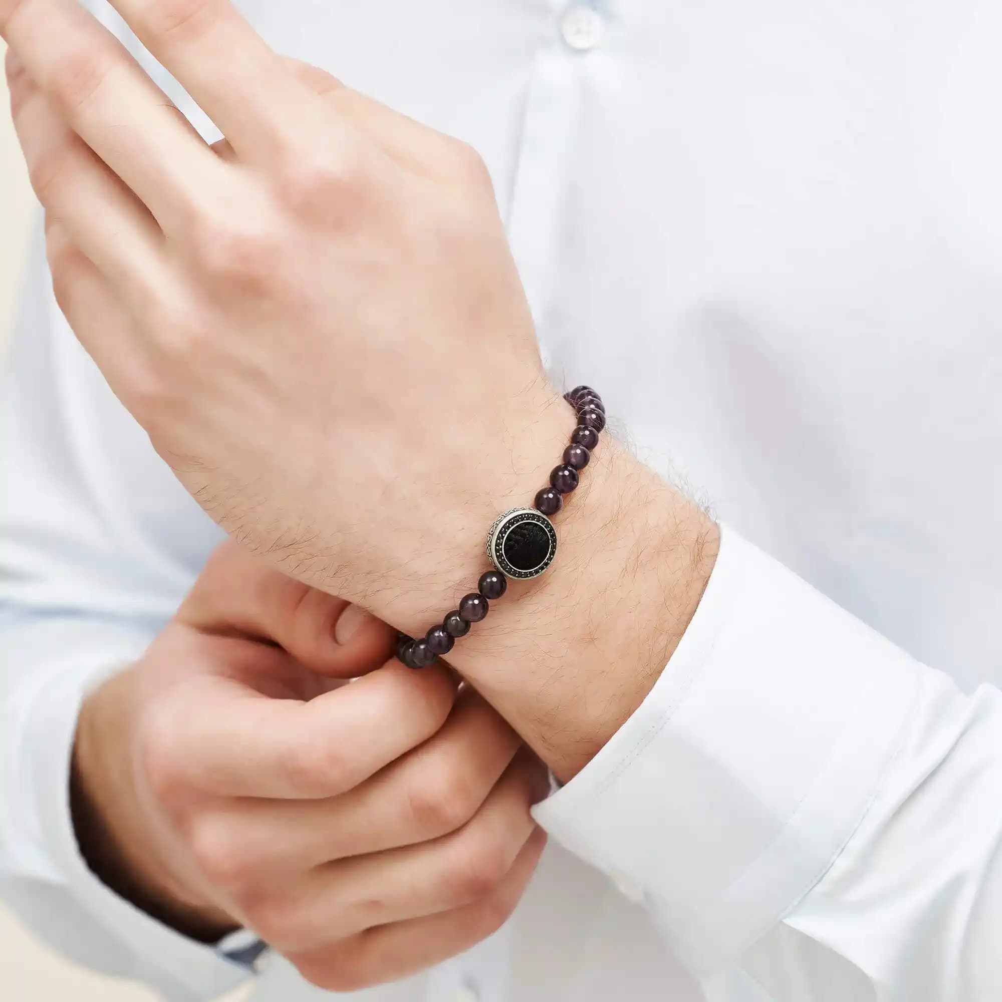 Erkekler İçin Taşlı Bileklikler: Stil ve Kişisel İfade İçin Modern Aksesuar Rehberi