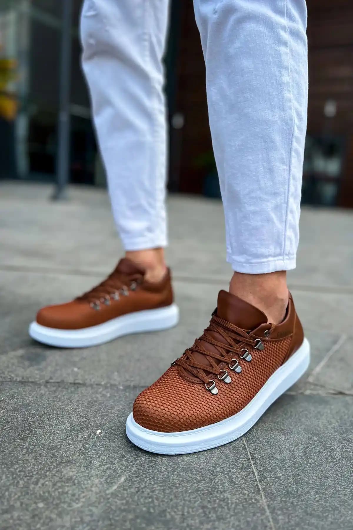 Erkekler İçin Uygun Ayakkabı Seçimi ve Moda Trendleri Rehberi